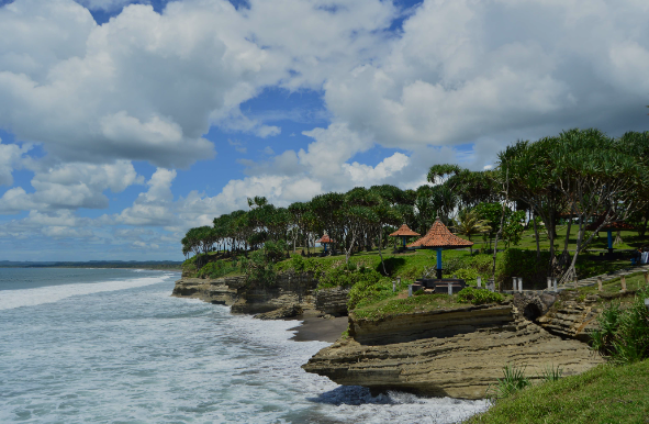 Pantai Batu Hiu: Keindahan Alam yang Menakjubkan di Pinggiran Jawa Barat