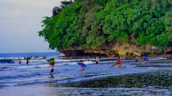 Pesona Alam Batu Karas Pangandaran: Surga Surfing dan Keindahan Pantai di Tepi Jawa Barat